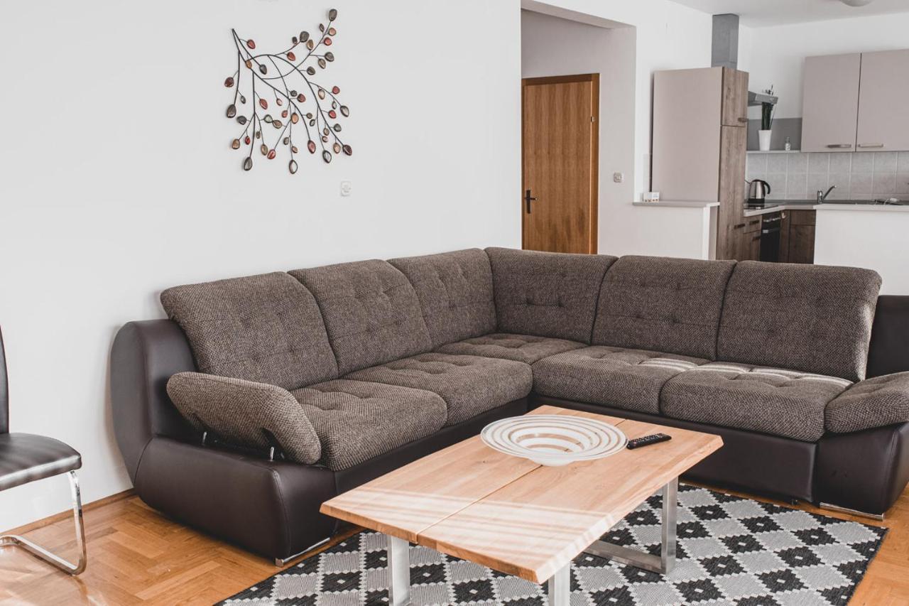 Helles 3 Schlafzimmer Apartment Zwischen Zagreb Zentrum & Natur Extérieur photo